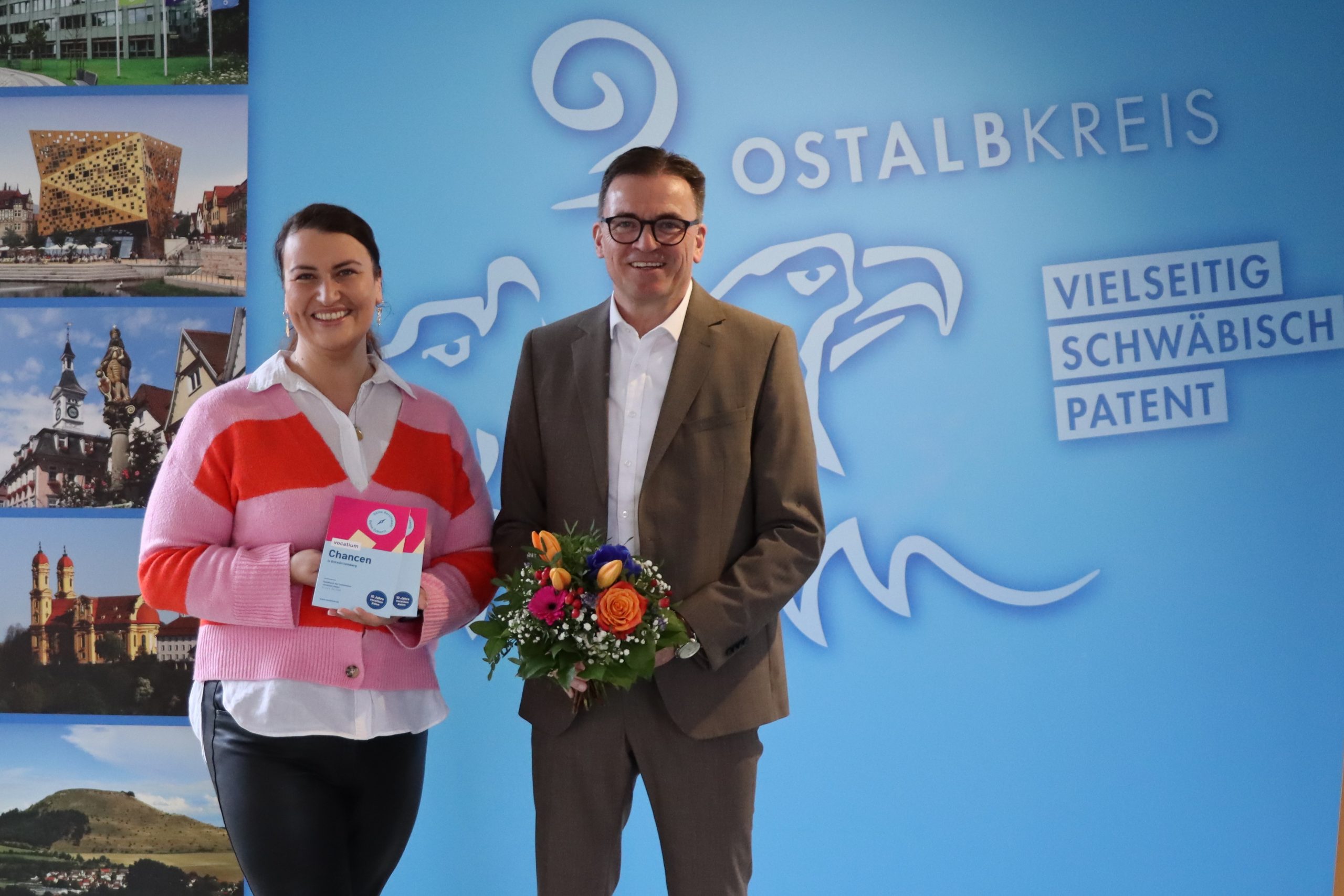 Verena Sperber vom Institut für Talententwicklung und Landrat Dr. Joachim Bläse